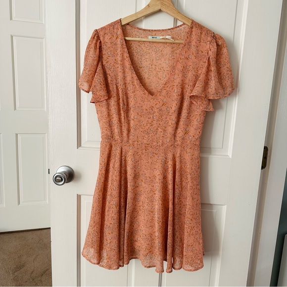 Kimchi Blue Flutter Sleeve Chiffon Peach Floral Fit & Flare Mini Dress Size 6 - Picture 3 of 13